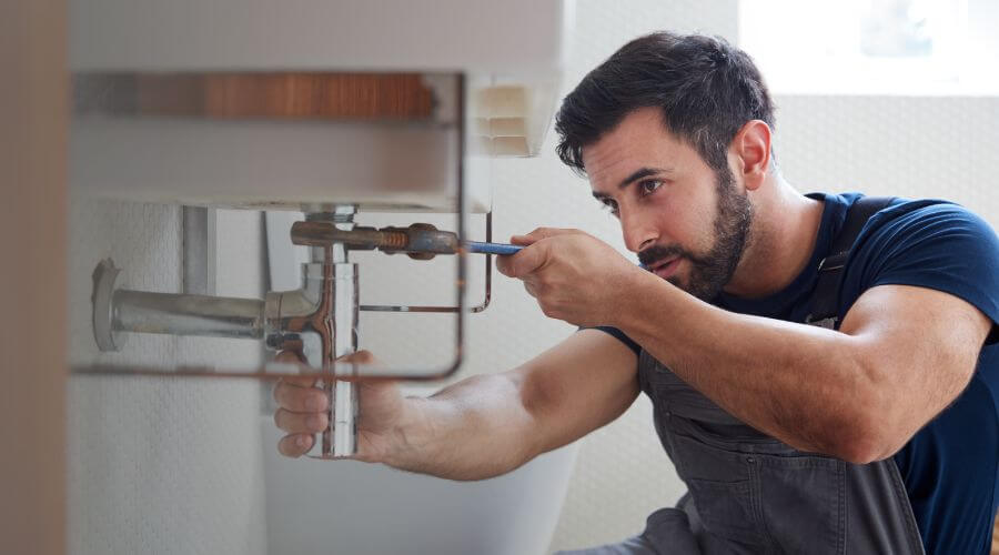 Expert burst pipe repair services in Maroa, IL